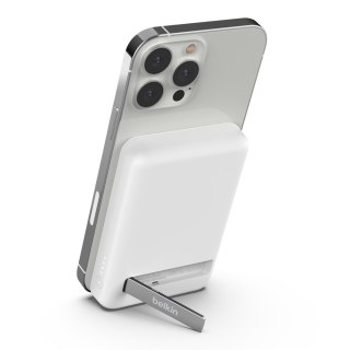 Belkin Powerbank bezprzewodowy Belkin BoostCharge Magnetic Wireless Power Bank 5K + Stand MagSafe Compatible 5000mAh 7,5W White