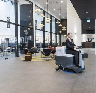 NILFISK NILFISK Automat myjący/bateria/samojezdn SC2000 53B