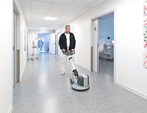 NILFISK NILFISK Szorowarka 1-tarczowa/wolnoobrotowa FM400L