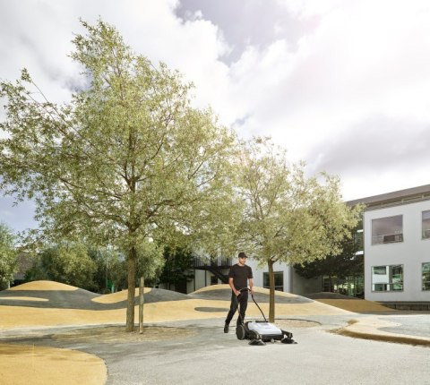 NILFISK NILFISK Zamiatarka mechaniczna SW250 920