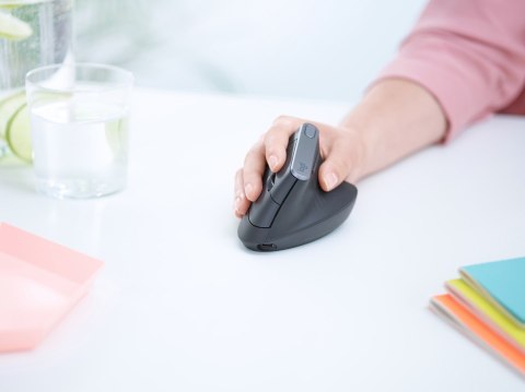 Logitech Mysz Logitech MX 910-005448 (optyczna; 4000 DPI; kolor czarny)