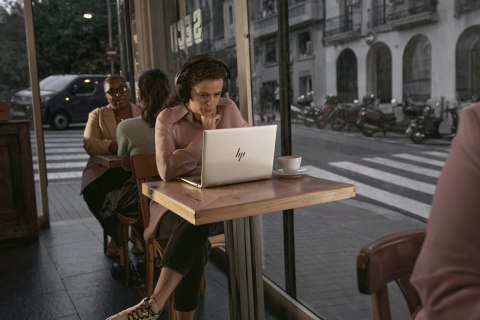 Hewlett-Packard HP EliteBook 840 G11 Ultra 7 155U 14.0 WUXGA 800nits Sure View Refect AG 16GB DDR5 SSD512 LTE Intel Arc W11Pro 3Y OnSite