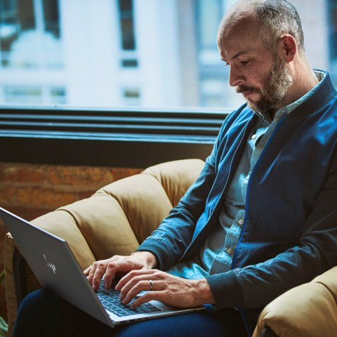 Hewlett-Packard HP ZBook Firefly G11 Ryzen 7 8840HS 14.0 WUXGA 400nits AG 32GB DDR5 SSD1TB Radeon 780M W11Pro 3Y OnSite