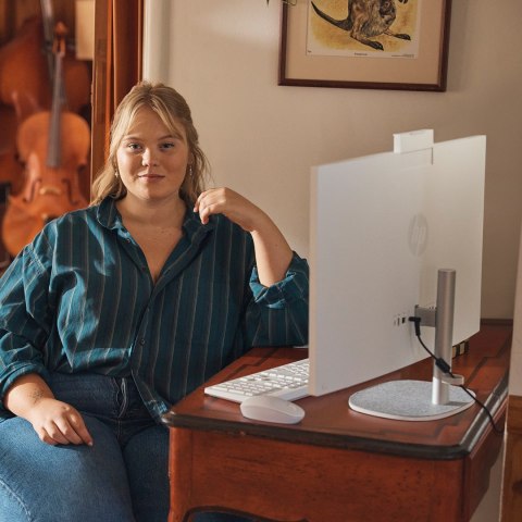 Hewlett-Packard HP 27-cr0222nw AIO Ryzen 7 7730U 27.0"FHD IPS AG 300nits 16GB DDR4 SSD512 Radeon 680M LAN Win11 2Y Shell White